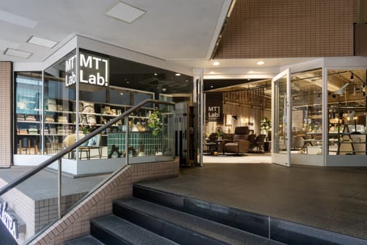 「暮らしのデザイン」×「オフィスコム」体験型ショールーム「MODERN THEORY Lab.」を2026年4月6日、横浜元町にオープン